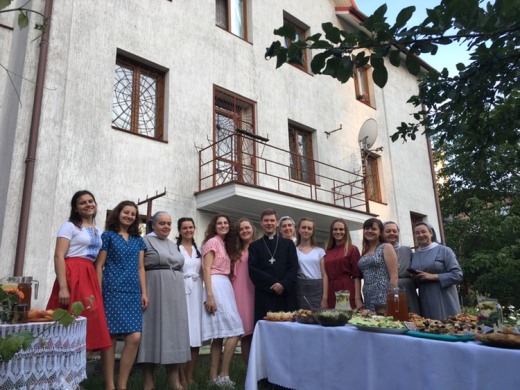 Ks. Bp Witalij Krywicki odwiedził wspólnotę w Kijowie